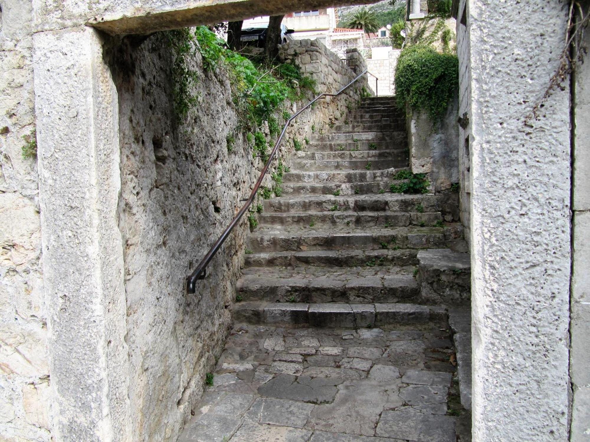 & Saint John * Ragusa